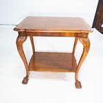 Антикварный чайный столик со скругленными углами