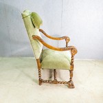 Антикварное кресло с резной проножкой 1910-х гг.