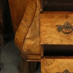 Антикварная горка фактурного ореха 1870-х гг. 