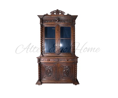 Антикварный буфет с витыми колоннами