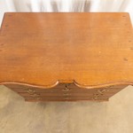 Антикварный комод с фигурными накладками в стиле неоклассицизм 1890-х гг. 