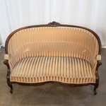 Антикварный диван со спинкой корзина 1850-х гг. 