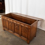 Антикварный сундук в неоготическом стиле 1920-х гг. 