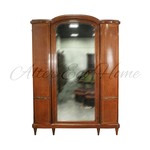 Антикварный платяной шкаф 1870-х гг. 