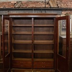 Антикварный книжный шкаф в стиле неоклассицизм 1810-х гг. 