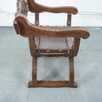 Курульное кресло с медальоном 1960-х гг.