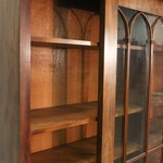 Антикварный книжный шкаф с арочным декором 1860-х гг. 