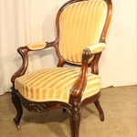 Пара антикварных стульев в стиле неорококо с резным навершием 1850-х гг. 