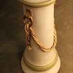 Антикварное кашпо на подставке в античной стилистике 1950-х гг. 