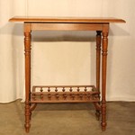 Антикварный столик с балясинообразной проножкой 1900-х гг. 