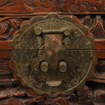 Антикварный китайский сундук с резными композициями 1910-х гг. 