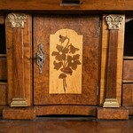 Антикварный шкаф-секретер с фигурным навершием 1750-х гг. 
