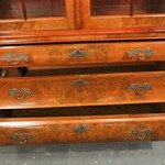 Антикварная горка с фигурной линией фасада 1900-х гг. 