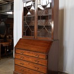 Антикварный шкаф-секретер с декоративной расстекловкой 1790-х гг. 