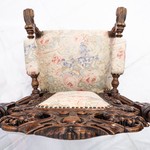 Антикварное кресло с мотивами виноградной лозы
