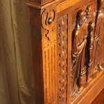 Антикварная скамья с резными сюжетами 1880-х гг. 