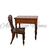 Комплект английской антикварной мебели из небольшого столика и стула 1870-х гг. 