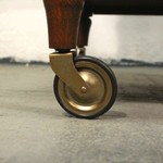 Винтажный сервировочный столик из дуба 1950-х гг. 