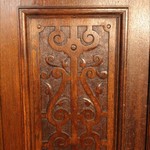 Антикварный дубовый шкаф с балюстрадой 1860-х гг. 