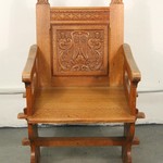 Антикварное дубовое кресло в архаичной стилистике 1920-х гг. 