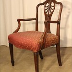 Антикварное кресло с фигурной спинкой 1900-х гг. 