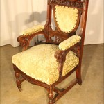 Антикварное кресло с резной спинкой 1900-х гг. 