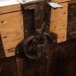 Антикварный сундук с резными филенками 1730-х гг. 