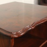 Антикварная тумбочка с фигурной линией столешницы 1950-х гг. 