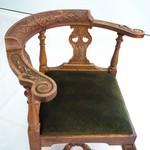 Антикварное угловое кресло