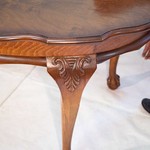Старинный ореховый стол с изогнутой столешницей
