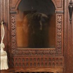 Антикварная витрина с арочным остеклением 1870-х гг. 