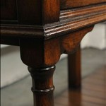 Антикварная дубовая консоль с точеными ножками 1940-х гг. 