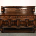 Антикварный сервант с резным убранством 1920-х гг. 