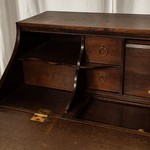 Антикварный секретер a la serpantine c фигурными накладками 1760-х гг. 
