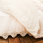 Подзор (юбка) для кровати с вышивкой ришелье