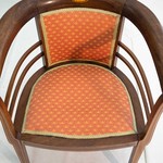 Антикварное кресло с гнутой спинкой  1870-го года