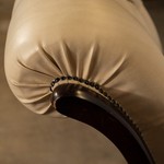 Антикварное кожаное кресло капитоне 1960-х гг. 