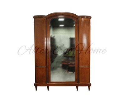 Антикварный платяной шкаф 1870-х гг. 