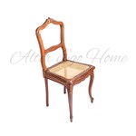 Пара стульев в классическом стиле с сиденьем из ротанга