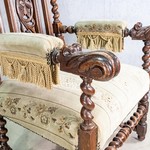 Антикварное кресло с ажурной спинкой 1860-х гг.