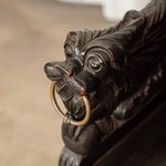 Антикварная скамья в стиле неоренессанс с резными композициями 1870-х гг. 