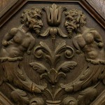 Антикварный шкаф с соломоновыми колоннами 1900-х гг. 