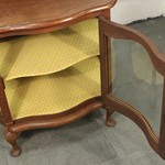 Антикварный чайный столик с фигурным поликом 1910-х гг. 