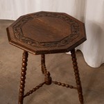 Антикварный стул с точеными ножками 1880-х гг. 