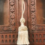 Антикварная витрина с арочным остеклением 1870-х гг. 