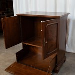 Винтажный шкафчик с ореховым капом на филенках 1960-е гг. 