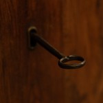 Антикварный угловой шкаф 1850-х гг. 