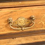 Антикварная викторианская витрина из палисандра 1870-х гг. 