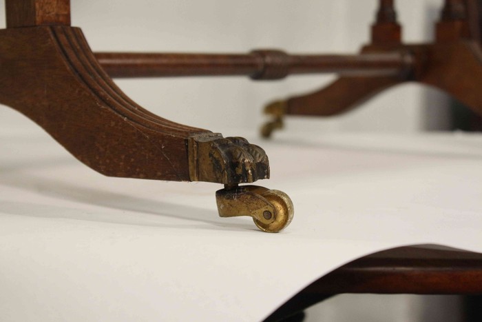 Антикварный столик с откидными полами 1940-х гг. 