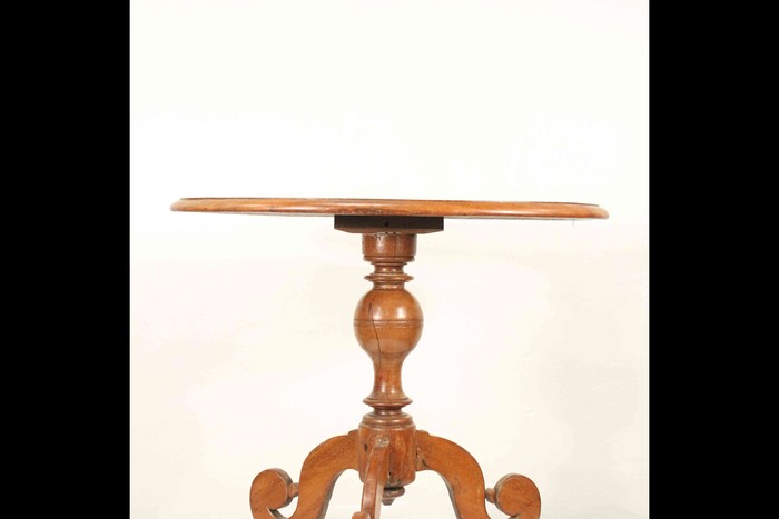 Антикварный чайный столик с круглой столешницей 1850-х гг. 